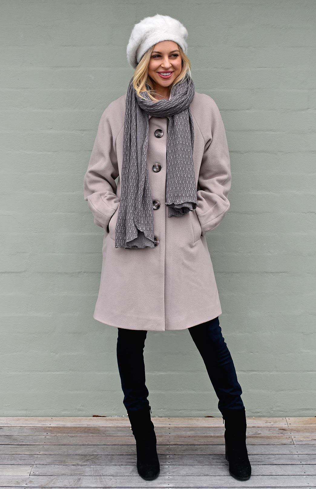 Soft Mocha Diamond Women&#39;s Merino Wool Patterned Scarf
